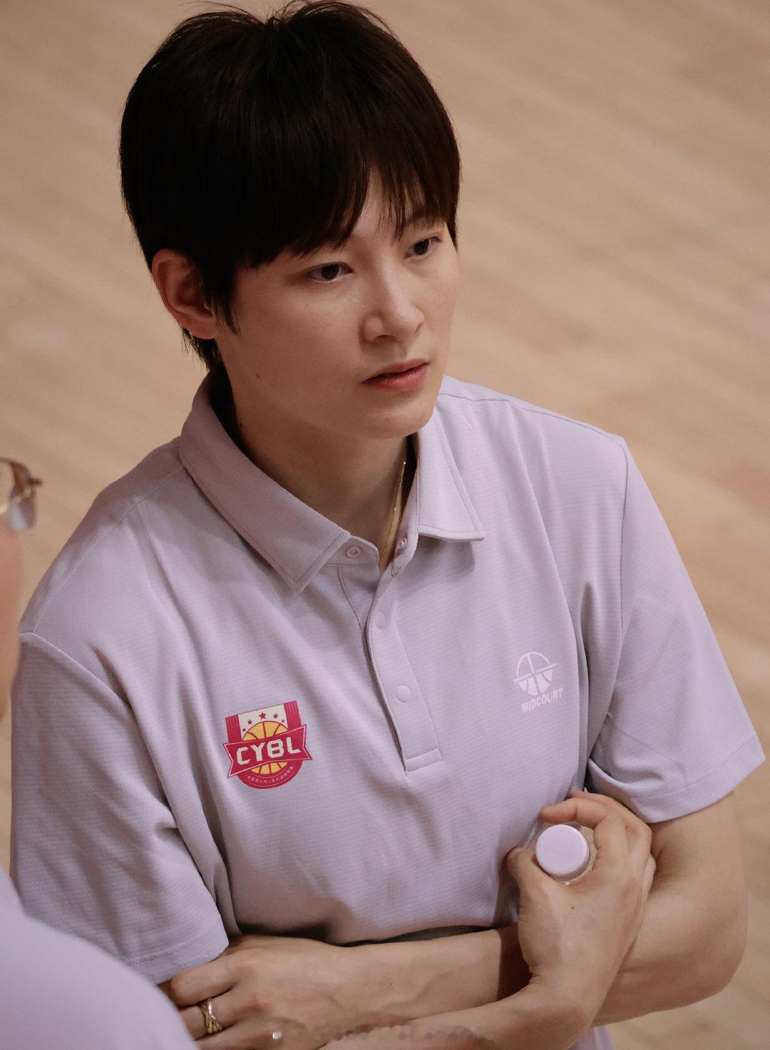 杨力维  杨教练U21工作照🥰 