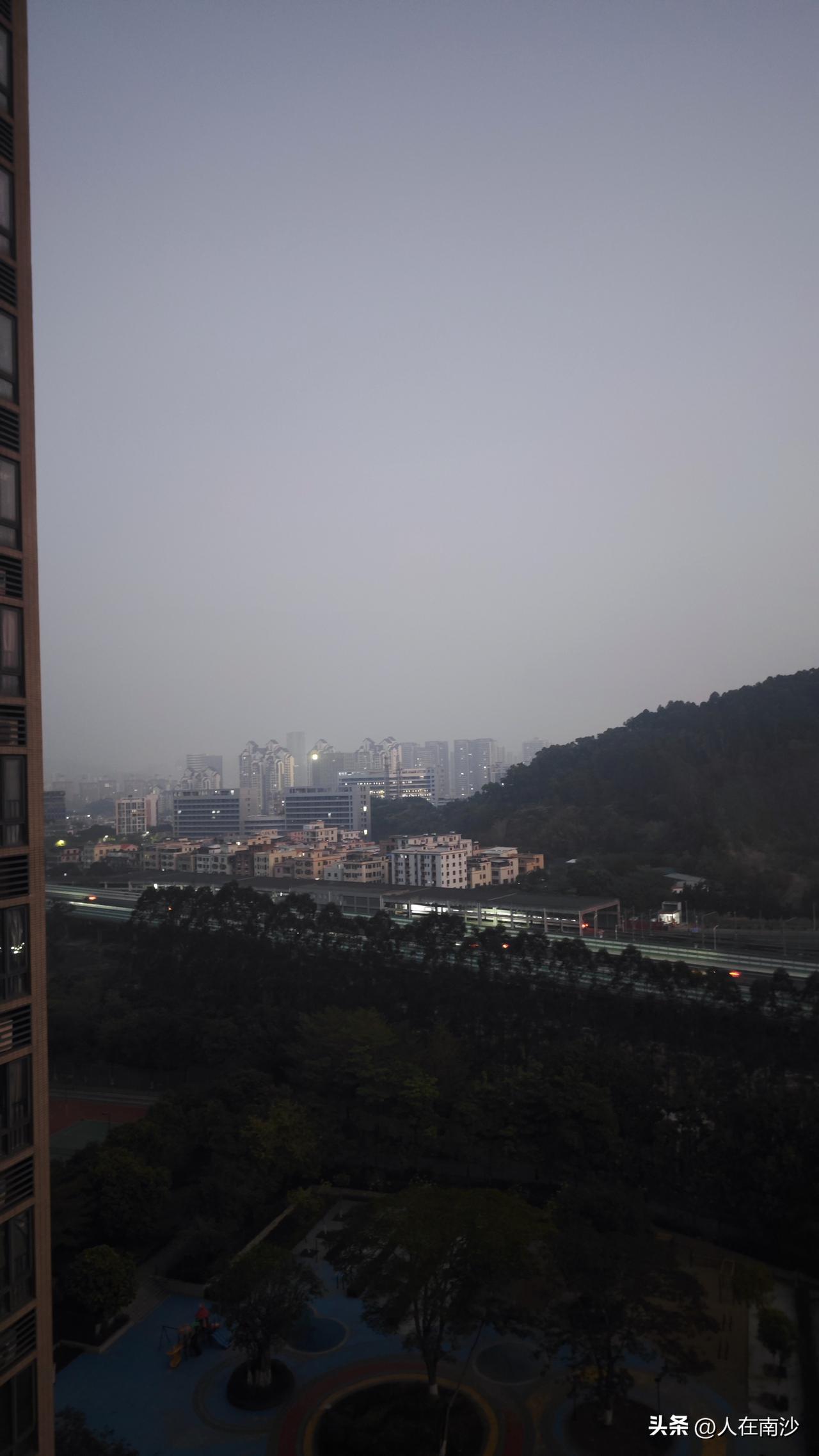 这样子会蒙蒙，焦味的空气，竟然说是良！