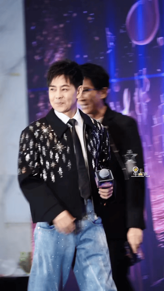 这居然是51岁的林志颖 哇塞塞！眼前这位是51岁的林志颖？我直接惊掉下巴！这状态