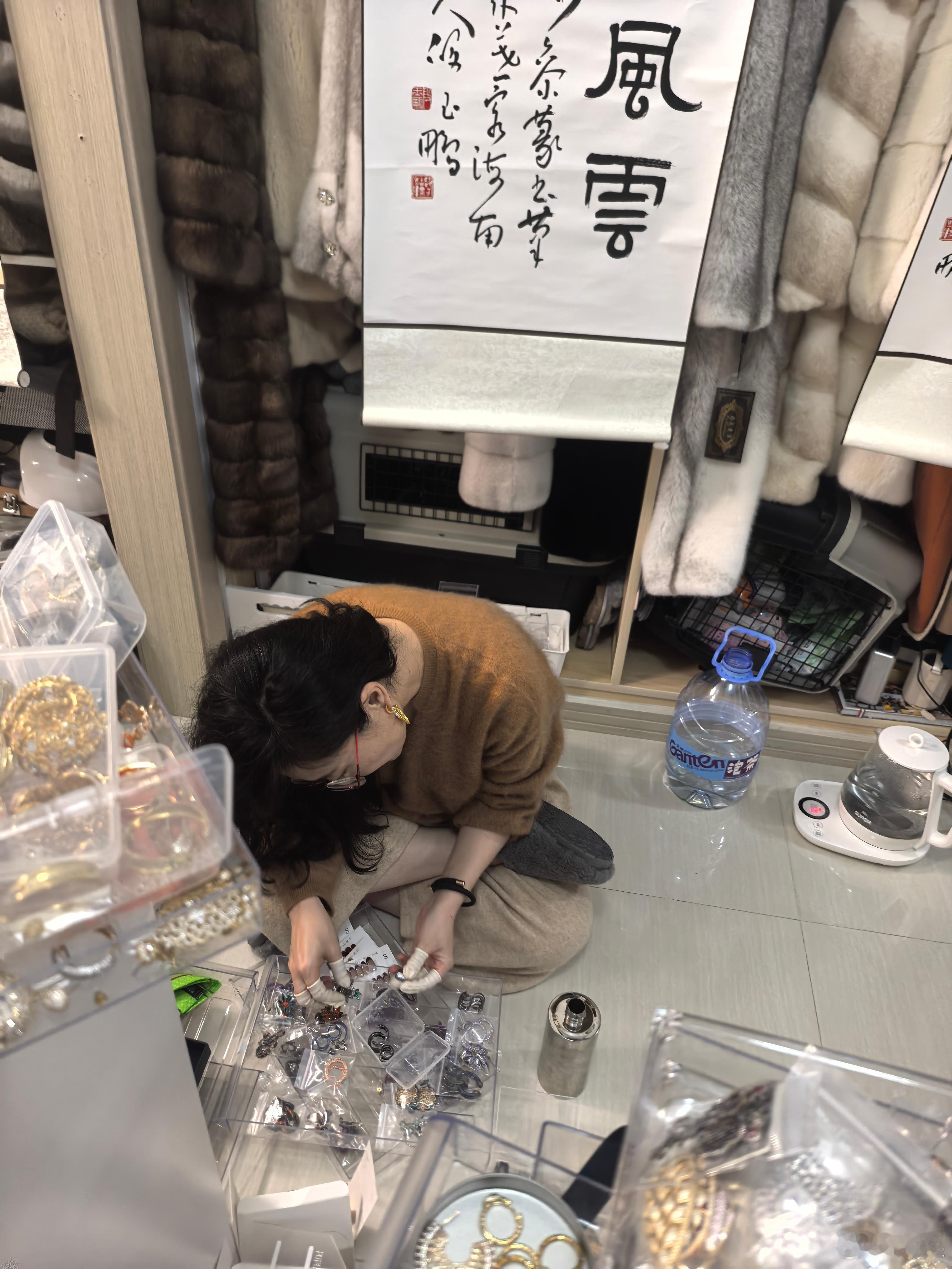 工作状态的太座：睡前疏解情绪之整理物品ing[酷] 