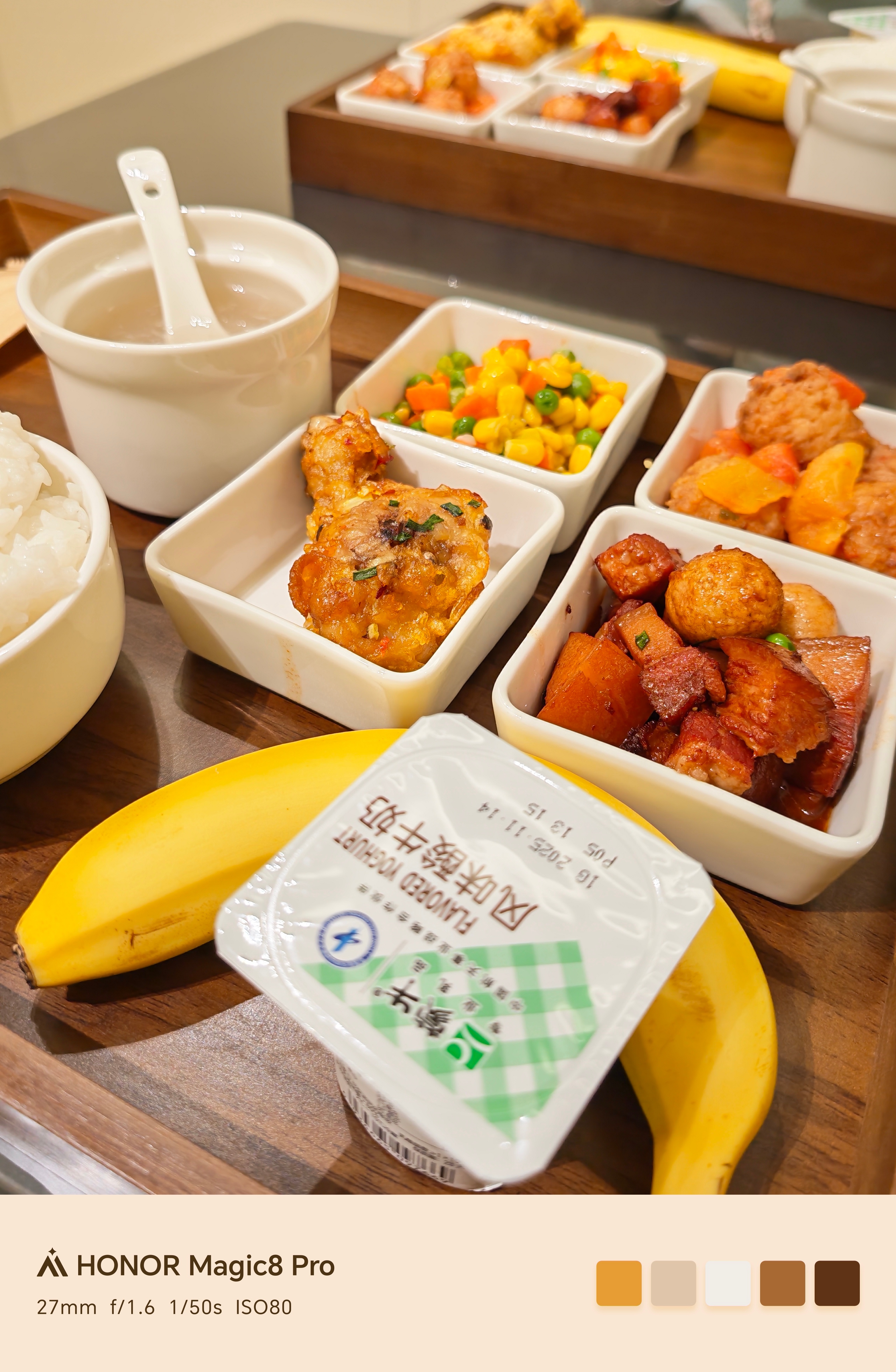 又是鸿蒙大酒店骗吃骗喝的一天，我一开始以为会是苏州风味，没想到是融合口味，爱吃，