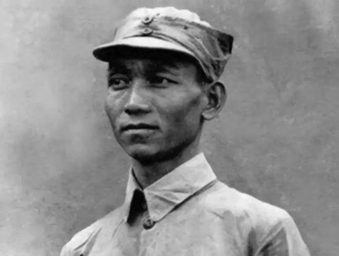 在抗战时期，林彪因为误伤而离开了前线，虽然很可惜，但也给他手下的四位猛将带来了发