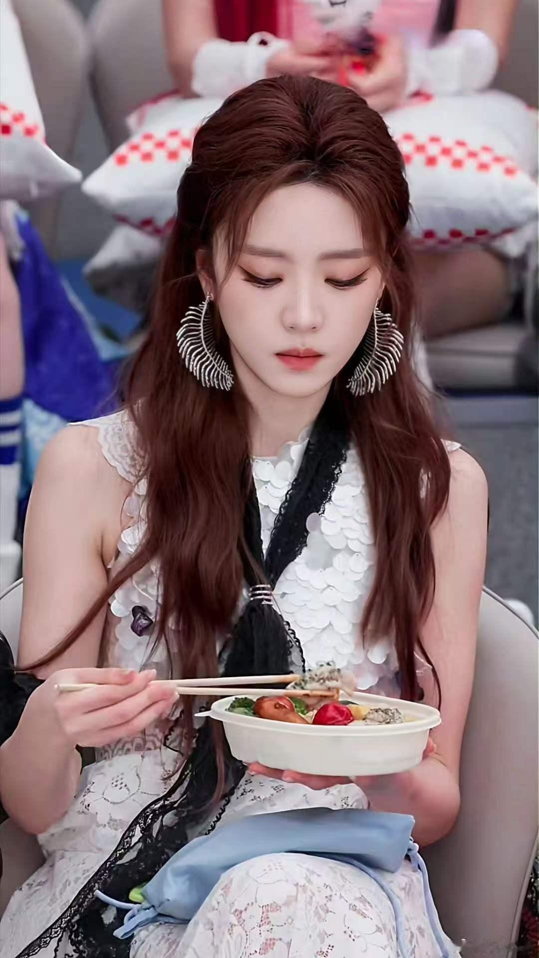 张月张月个喜第一乘风2026三公个喜第一不是偶然，是张月把所有压力都练成了舞台上