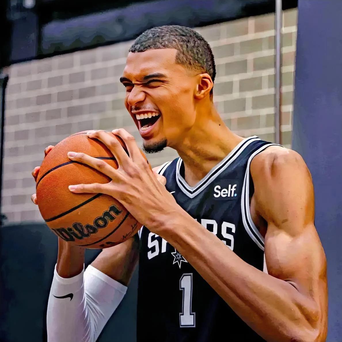 #NBA那点事# 三年之后，统治NBA的球员100%是以下这10位：

1、维克