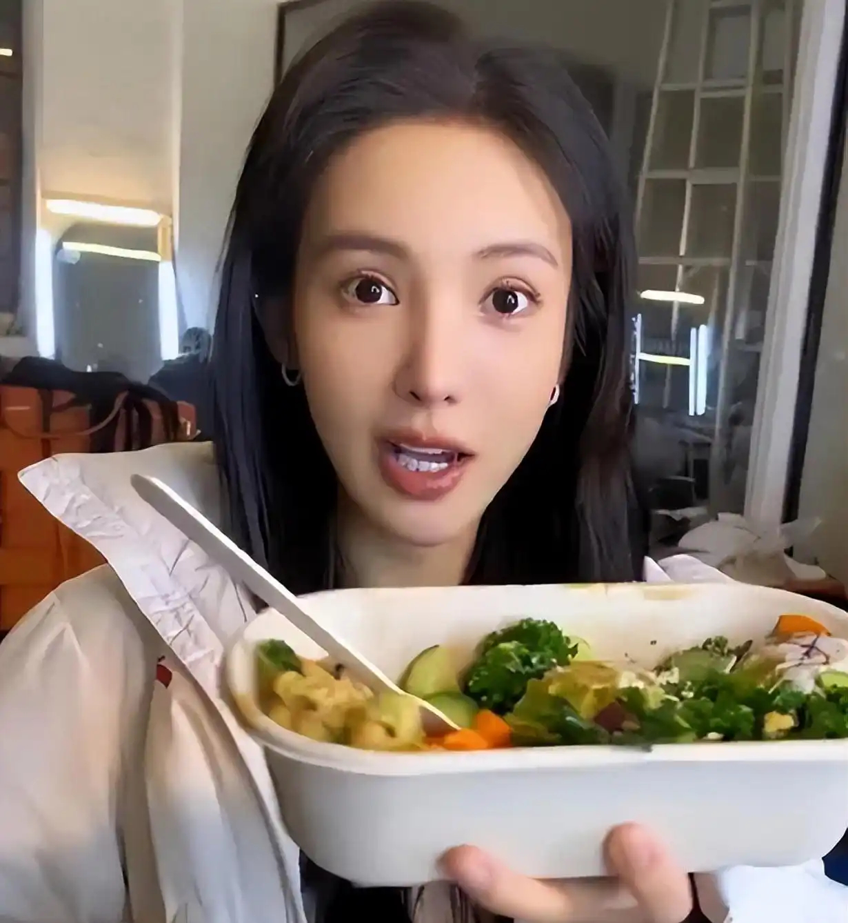 去美国生孩子？撞车后逃跑？还和融创公子哥偷偷谈恋爱？围绕金晨的这些八卦传闻真不少