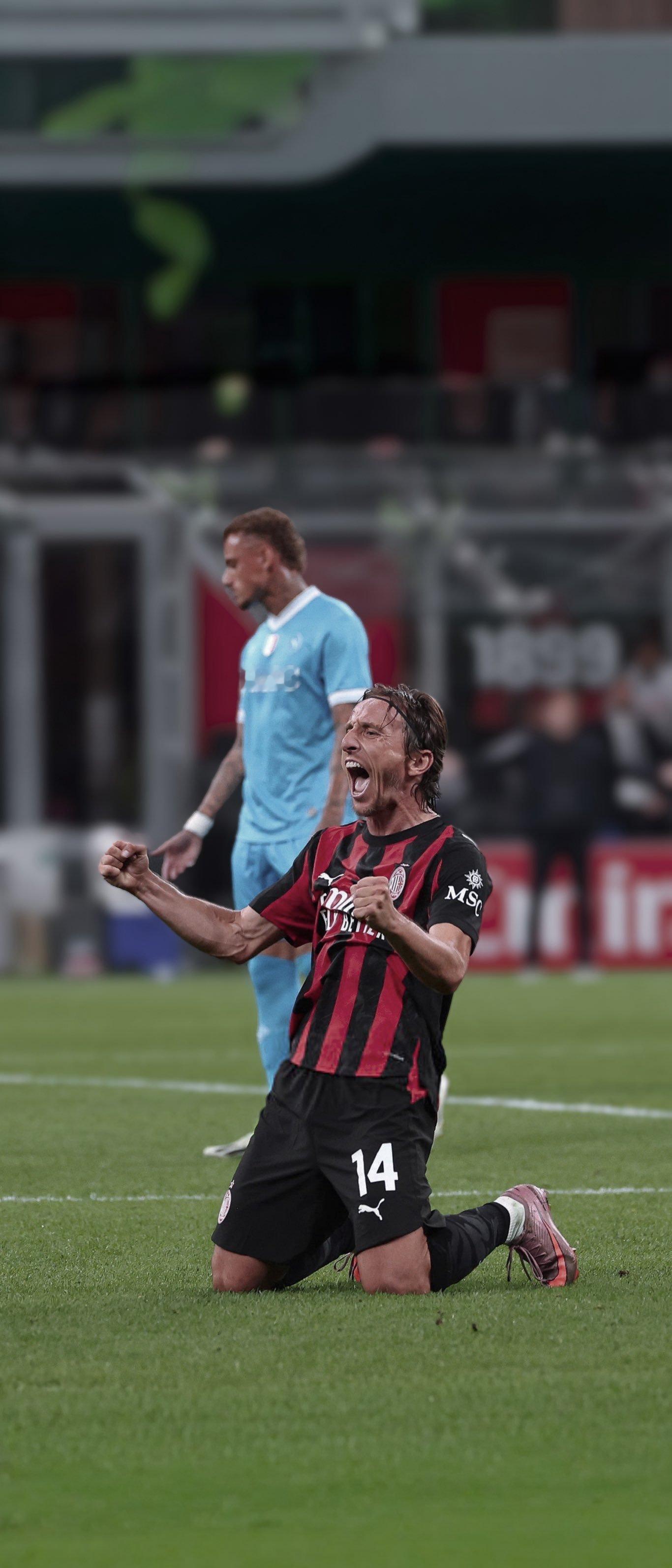 【手机壁纸分享】 ❤️🖤 莫德里奇🇭🇷.sempremilan ​​​