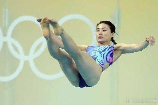 【央视对郭晶晶的称呼变了，三字之差释放强烈信号，霍震霆全说对了】文|土豆编辑|黄