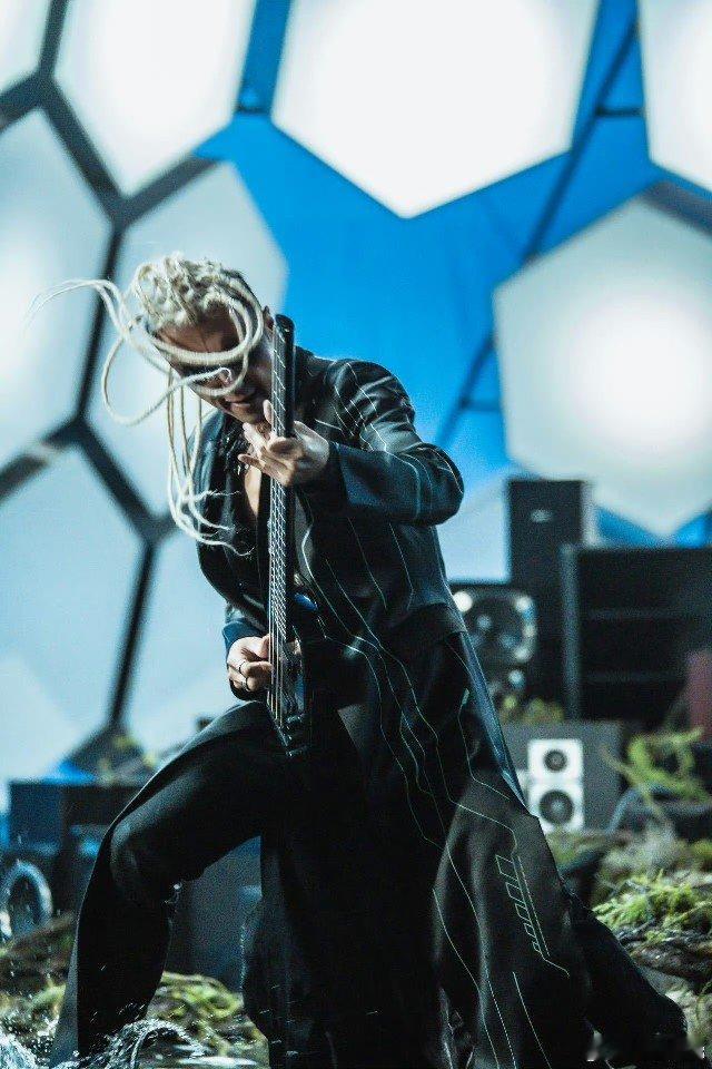 谢霆锋我跟可爱没关系带着满心爱慕去看谢霆锋，谁说他和可爱没关系？他的每个模样都珍