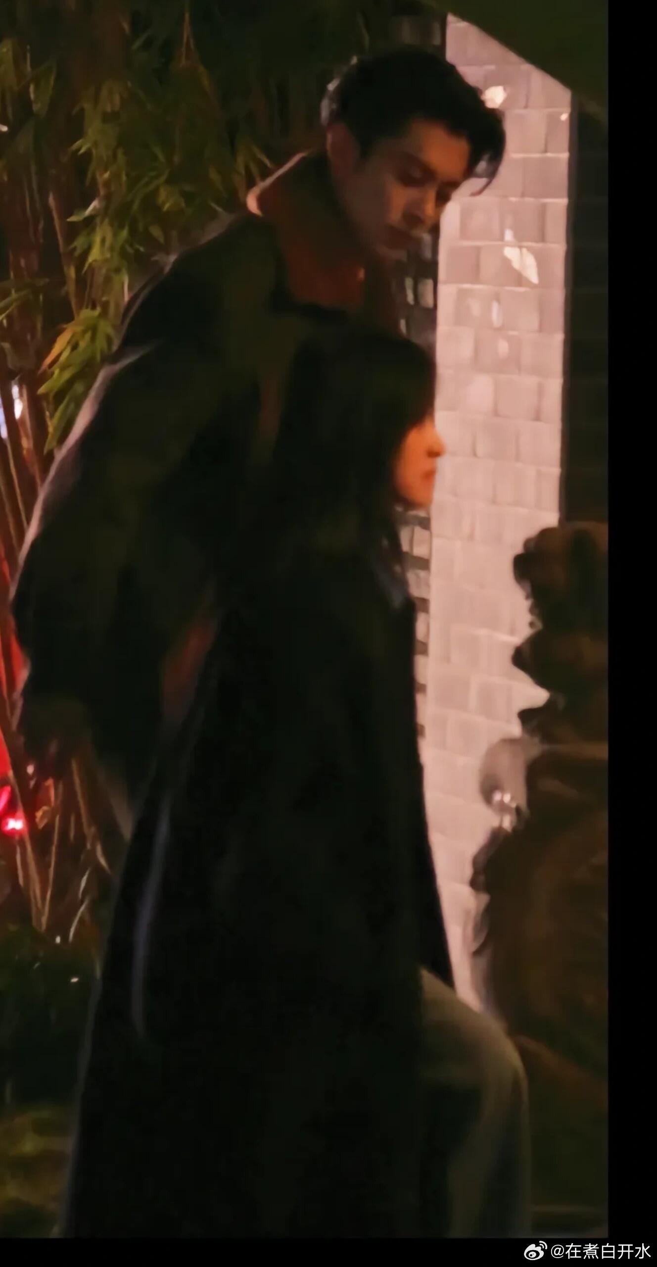 棣月系 棣月系 氛围感无敌了，年轻的年纪认识无论过了多久，还是熟悉的情感味道，就