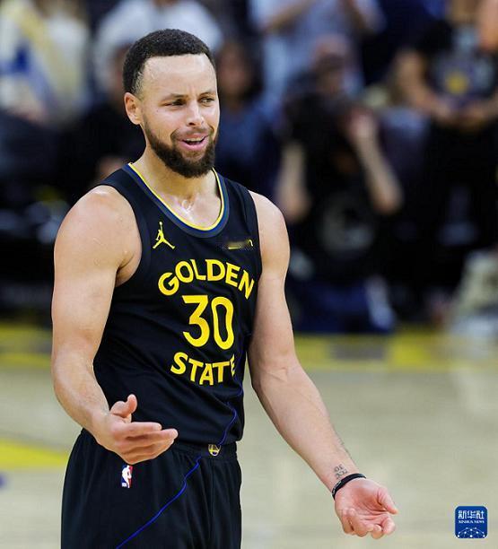 勇士正寻求与库里签订续约合同
 
14日消息，NBA方面，据消息人士透露，勇士正