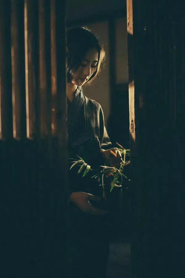 “人生八靠，句句入心。”1. 靠自己：风雨自己挡，人生自己闯，谁都不如自己强2.