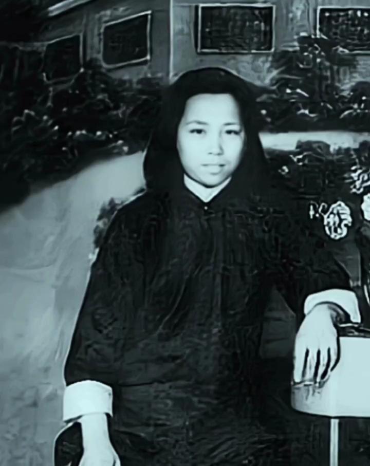 1939年底，因叛徒告密，怀有身孕的抗日女党员徐德兰与两岁幼子被捕，日军酷刑逼供