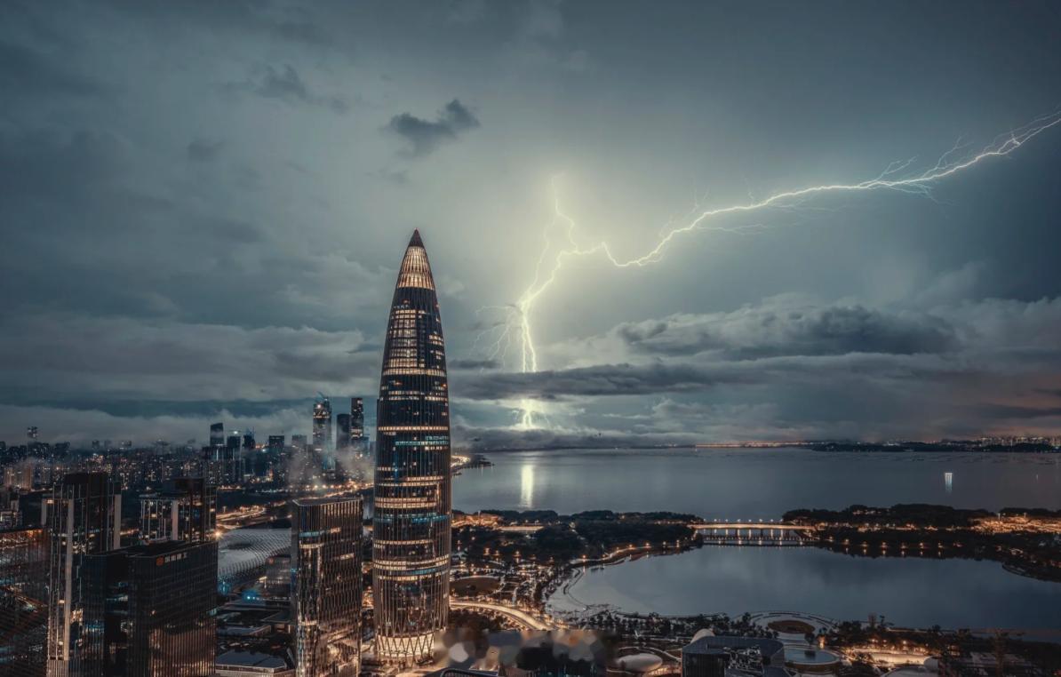 不少人希望今天深圳能停工停课。深圳