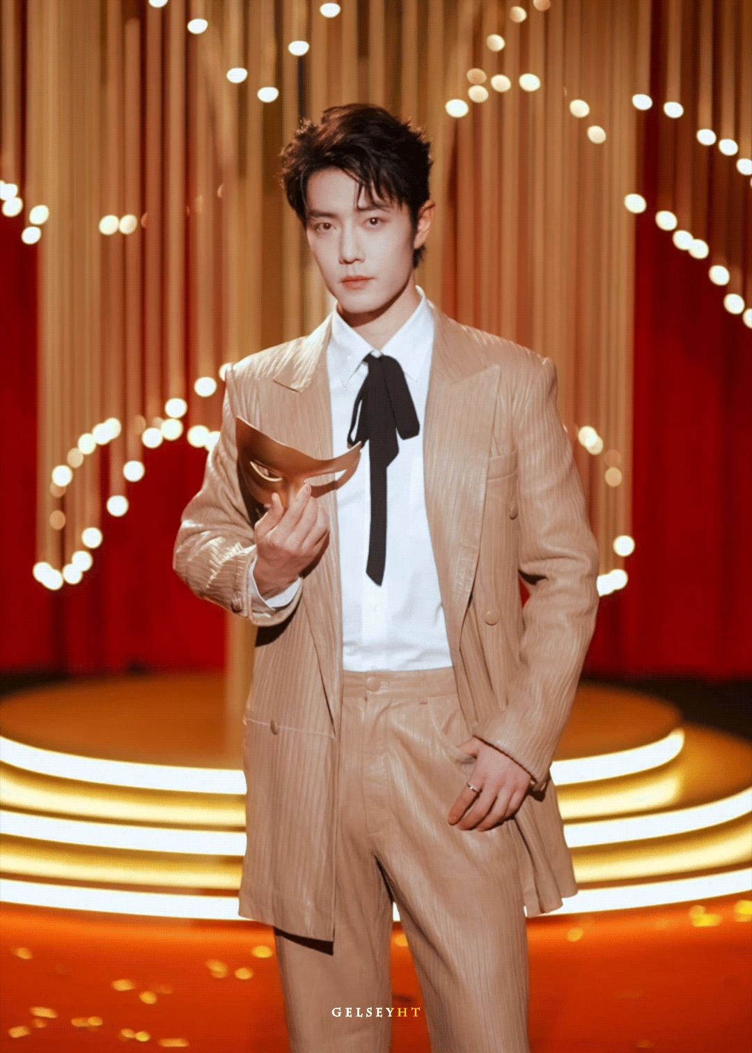 千面可塑性，一眼动人心。肖战时装周人气男艺人TOP📮肖战打招呼很像oi猫