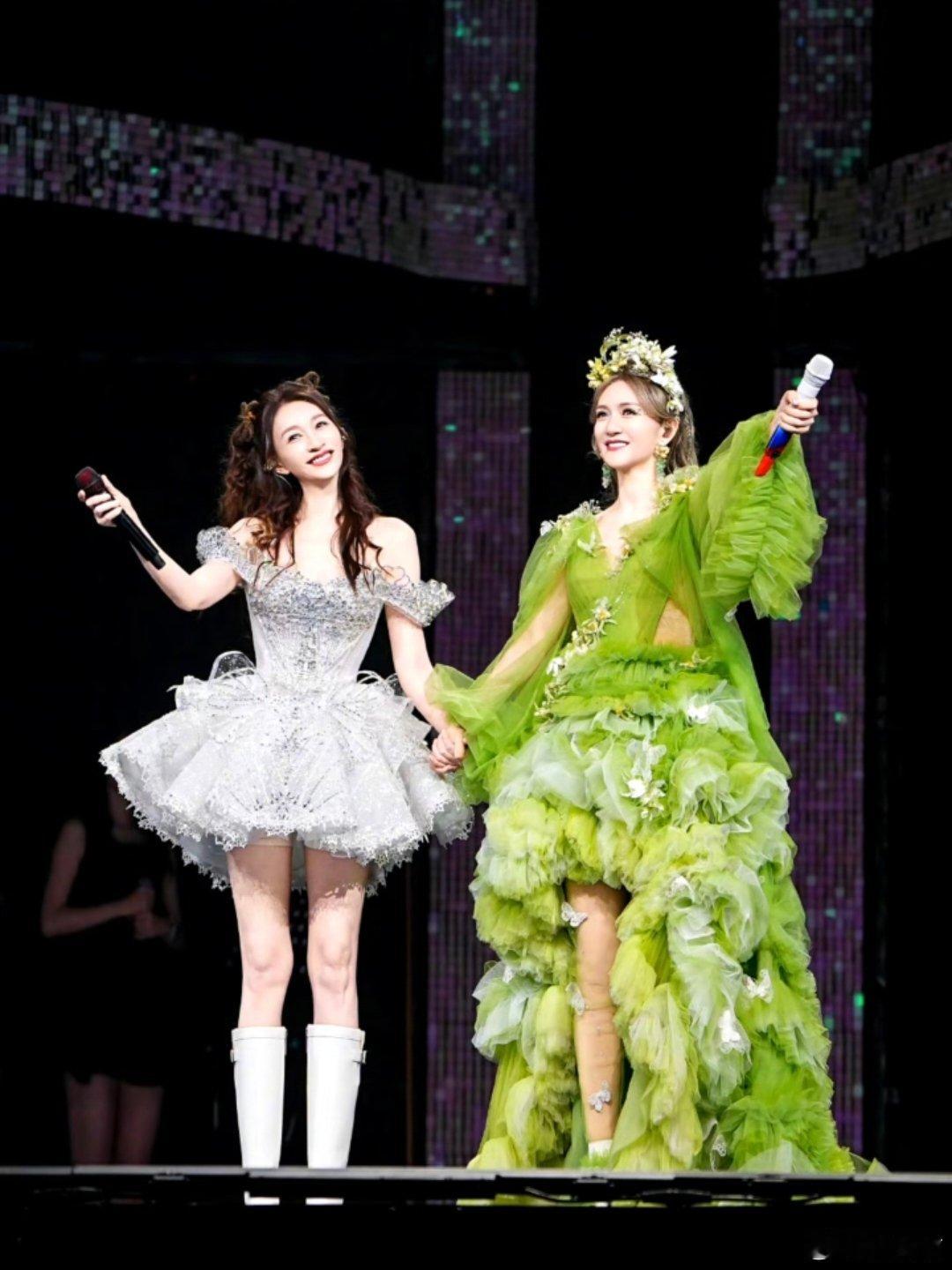 谢娜跳舞全是节目效果你好星期六谢娜演绎《火锅美女》，每一个动作都笑点满满，节目效