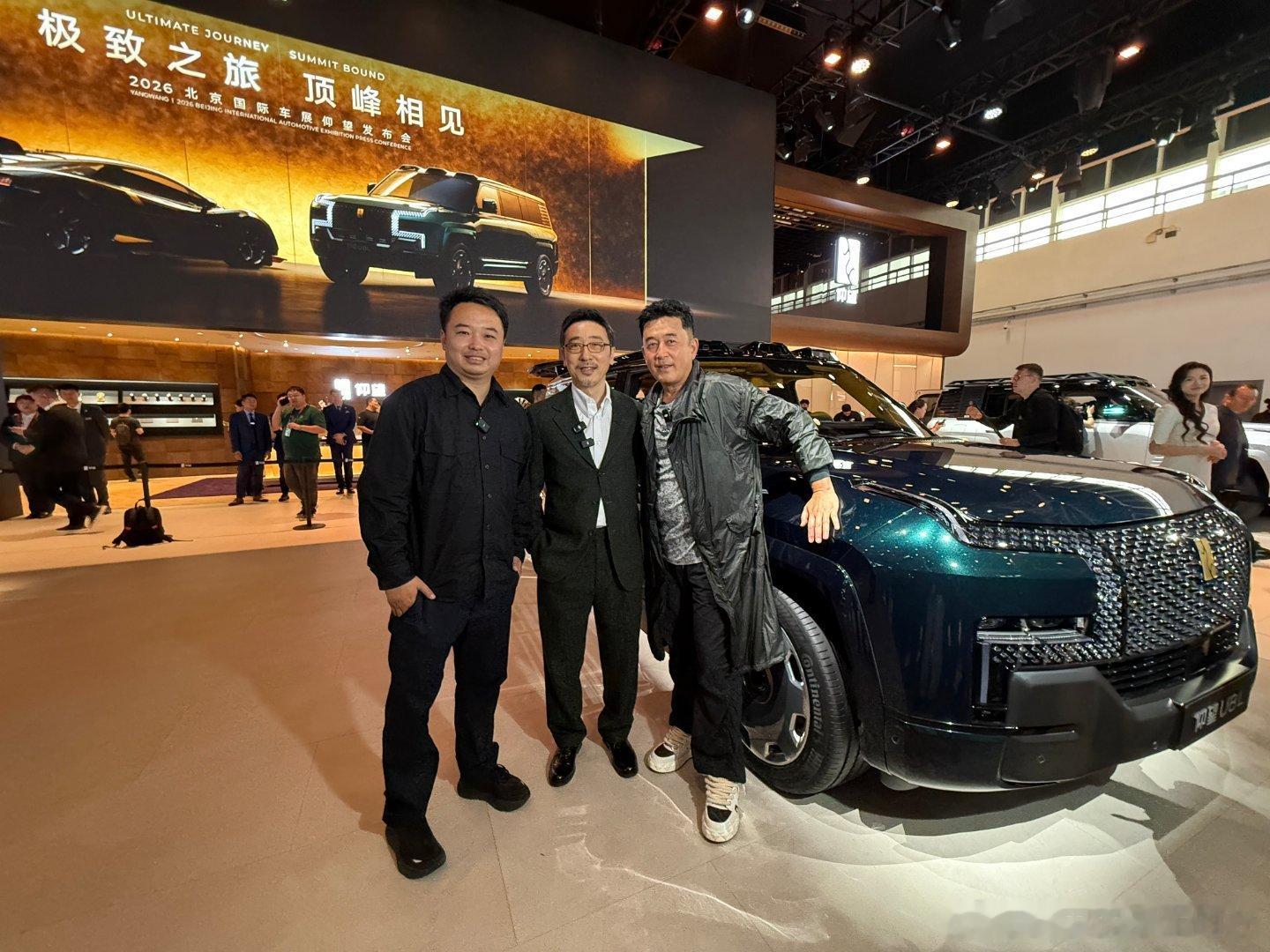 今天和我两位大哥聊的太开心了！他们对汽车的尤其是对仰望U8的了解让我觉得我要失业