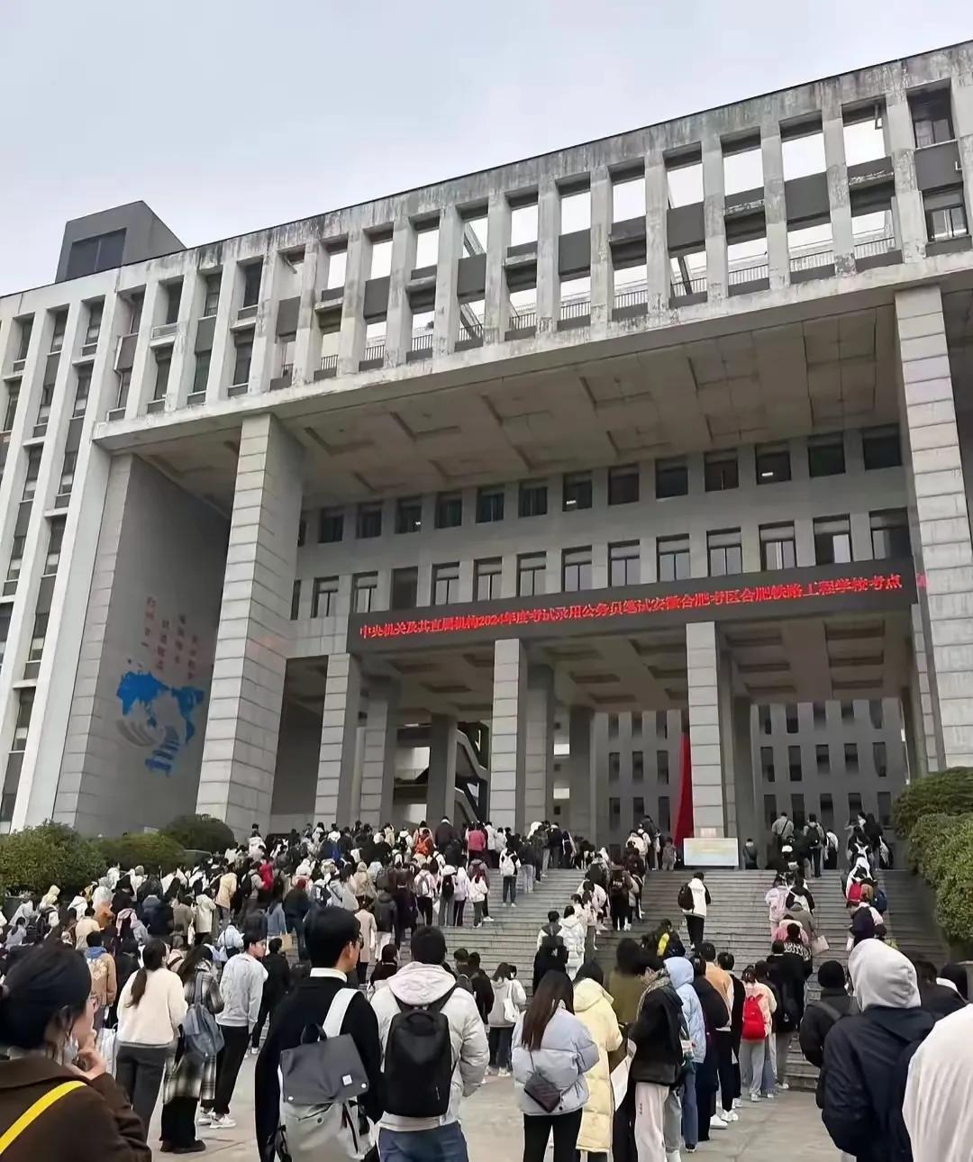 公务员考试，面试真的公平公正吗？
我儿子考公务员考了四年，每次成级都不是第一就是