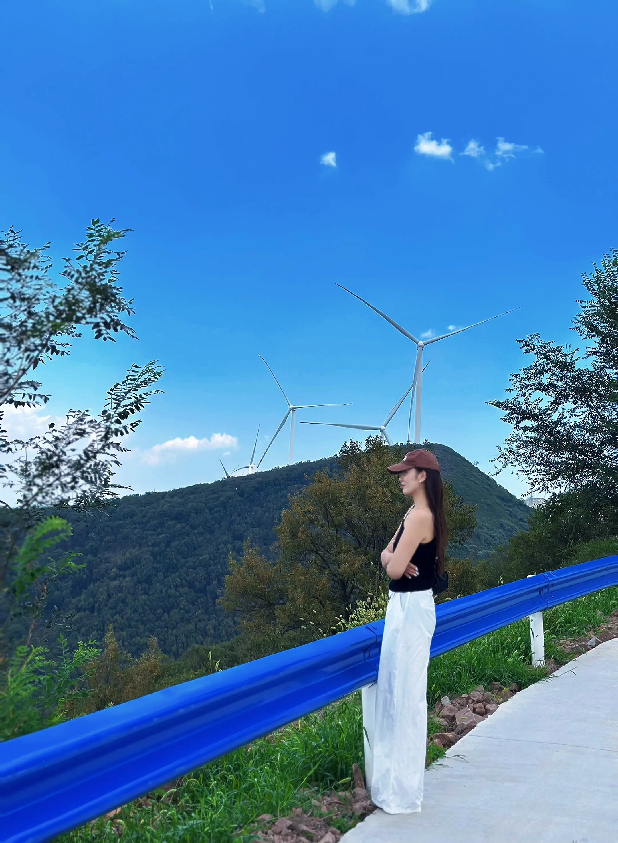 山高路远，找不到方向时就来找自己吧。半山腰总是拥挤的，你得上山顶看看。