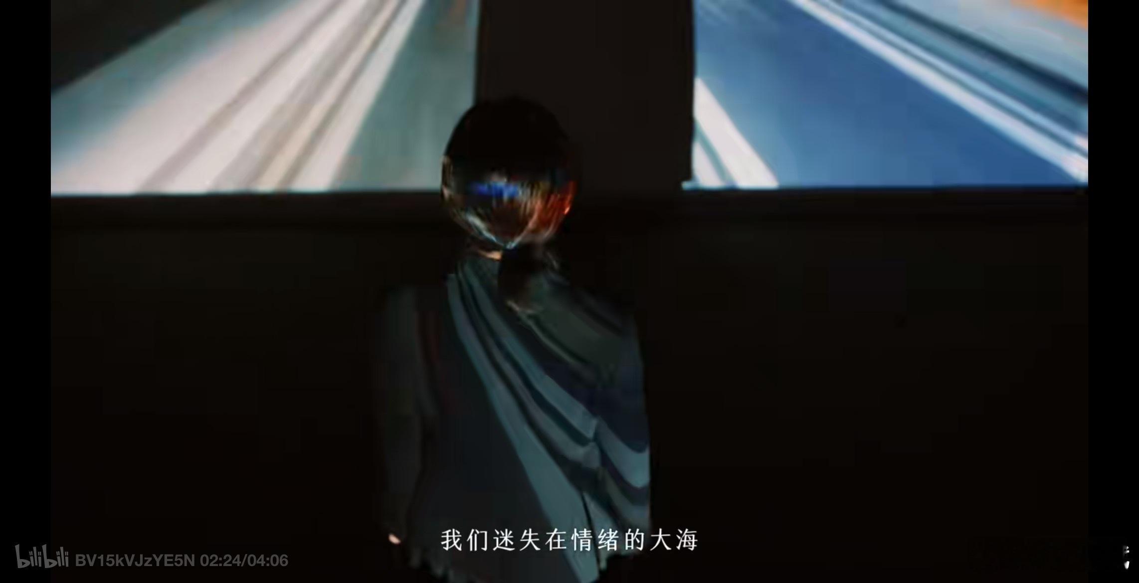 五四青年节首部反焦虑短片社交媒体为了流量刻意打造焦虑困境，这些内容看多了不仅会让