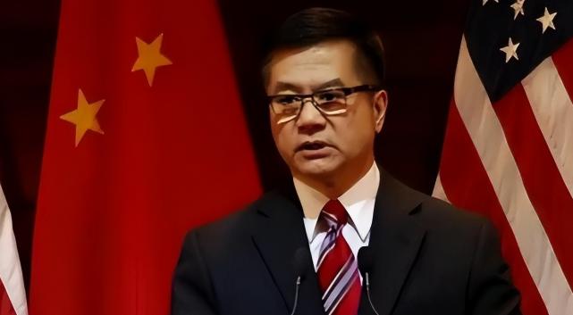变脸比翻书还快！曾经当美国驻华大使时，骆家辉对中国态度强硬，各种刁难、傲慢到骨子