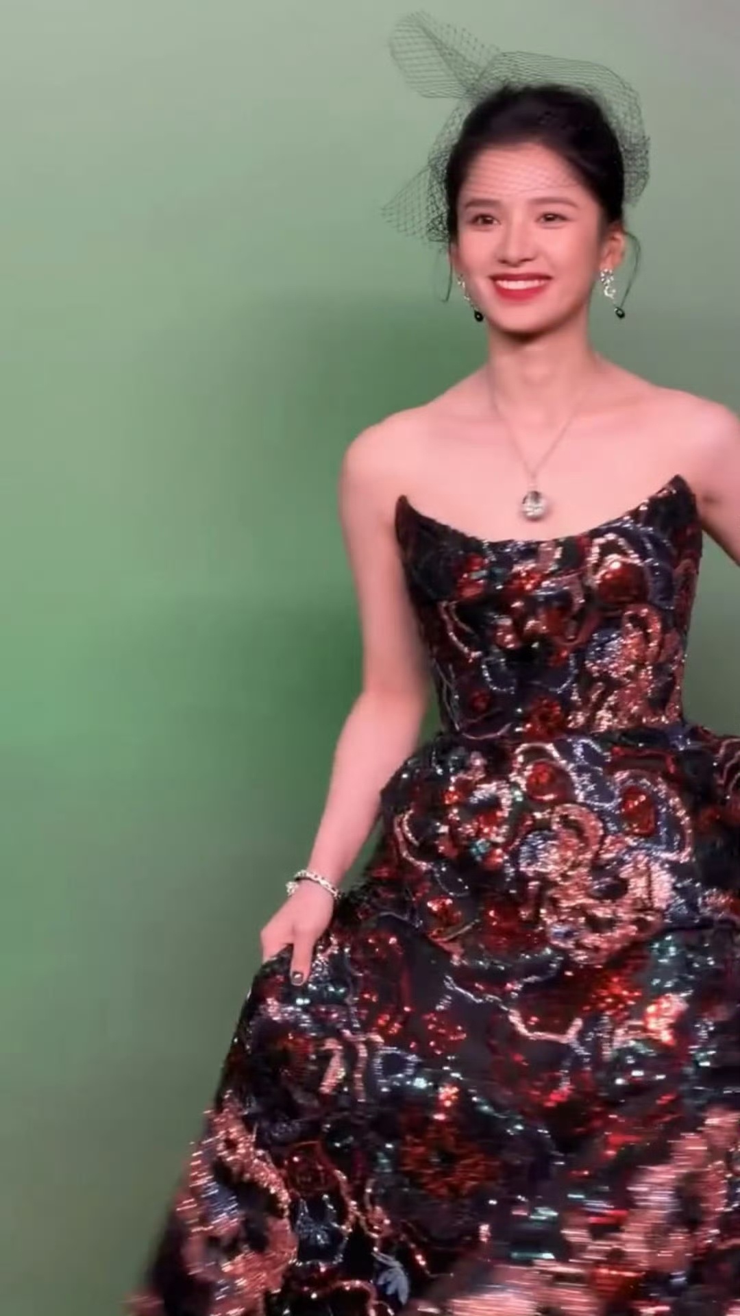 张婧仪确认出席白玉兰奔走相告中！！我们张婧仪要参加白玉兰颁奖盛典了 再来一次神级