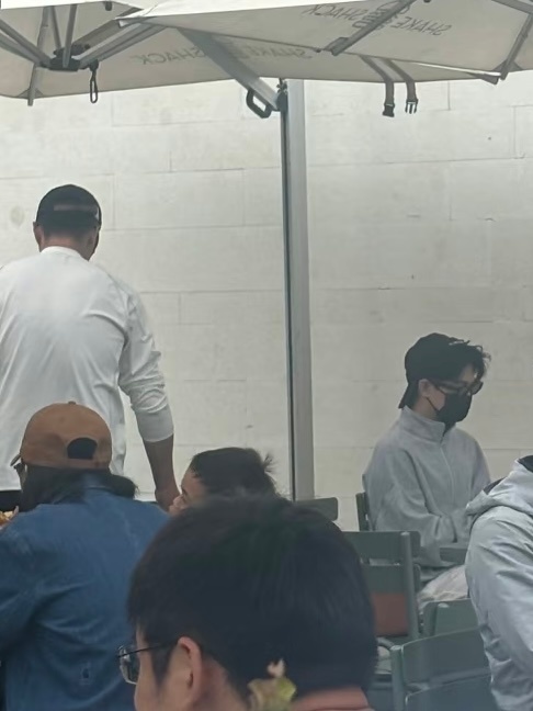 有网友在阿那亚偶遇了杨洋吃饭网友阿那亚偶遇杨洋阿那亚偶遇杨洋吃饭 ​​​
