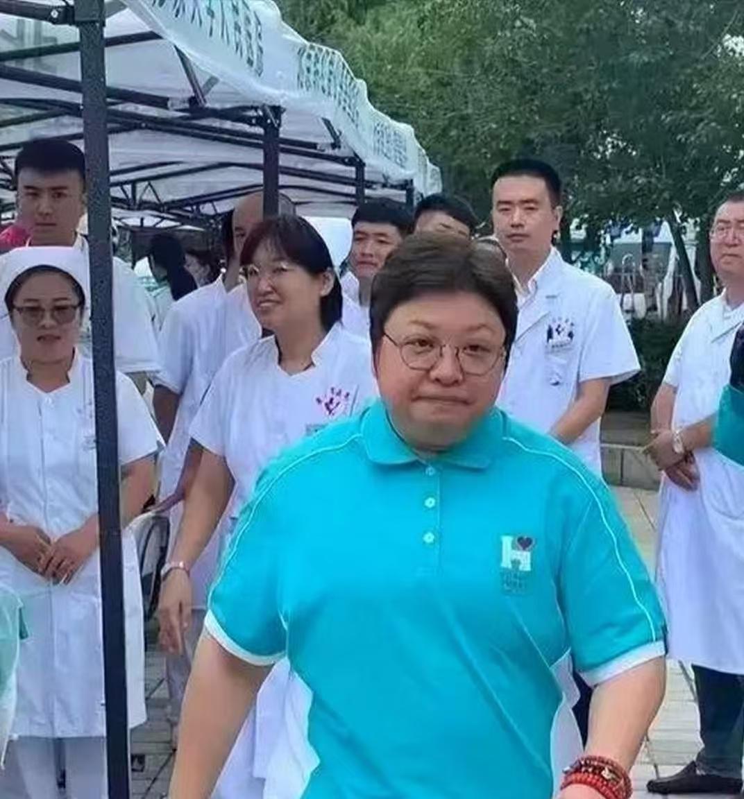 韩红基金会公开年度财务报告后，在网络上瞬间掀起了不小的讨论波澜。算下来普通员工的