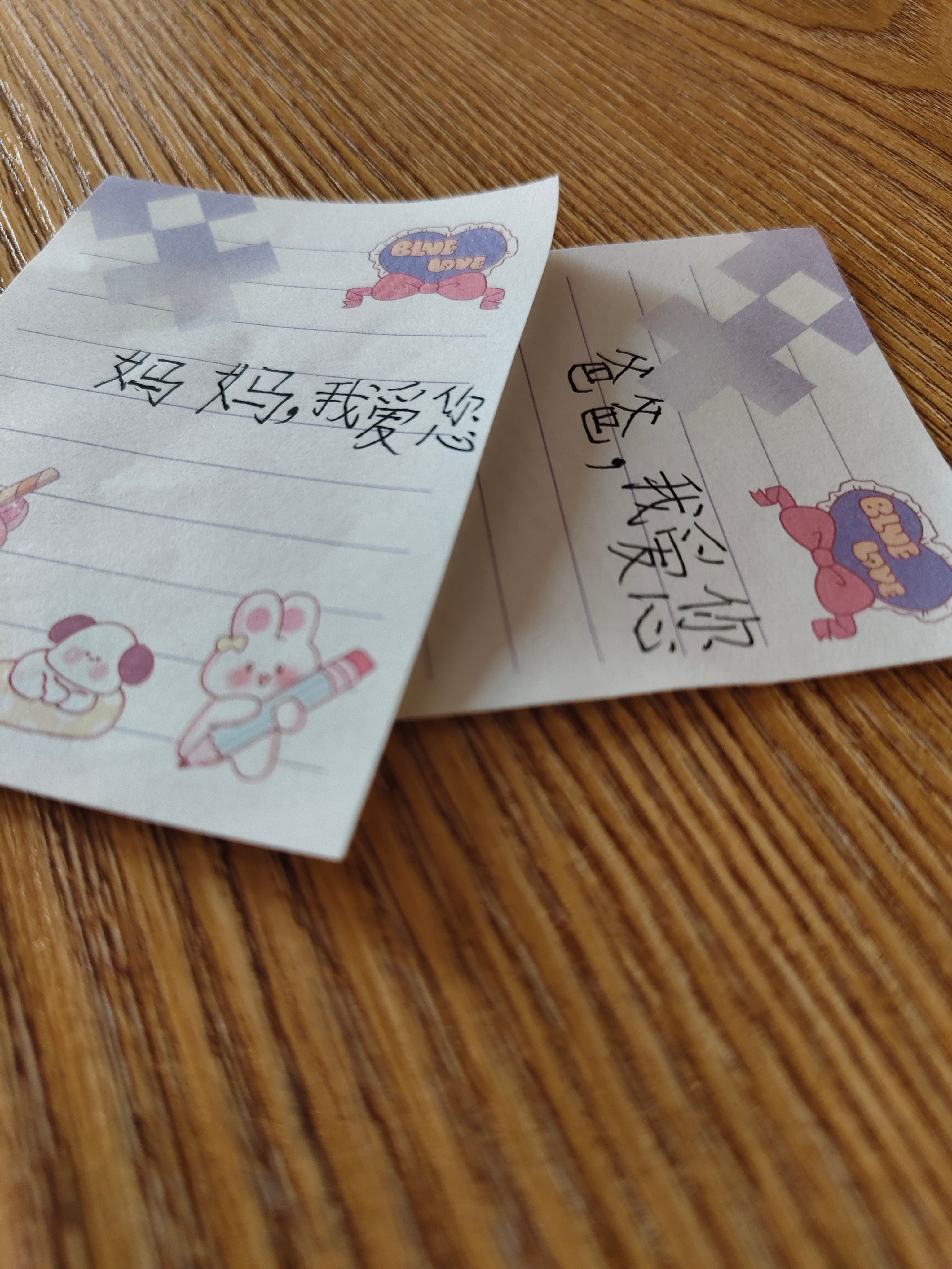 20年前给妈妈留的字条作为妈妈，我也在留存孩子写给我的只言片语，还有一些小东西。