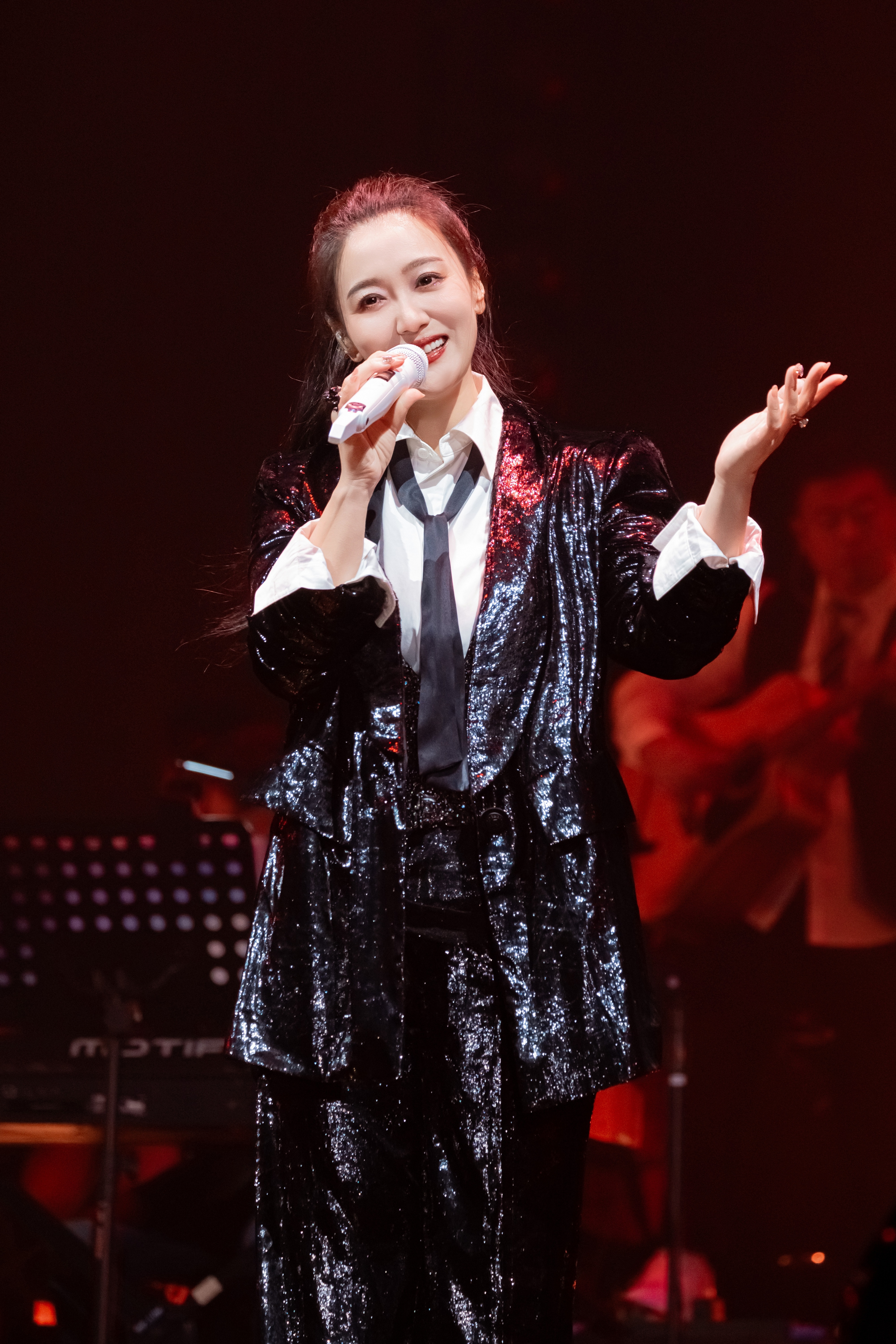 #谭晶哭了##谭晶演唱会唱的家人太温暖了# 谭晶2024歌如少年演唱会🈶️，第