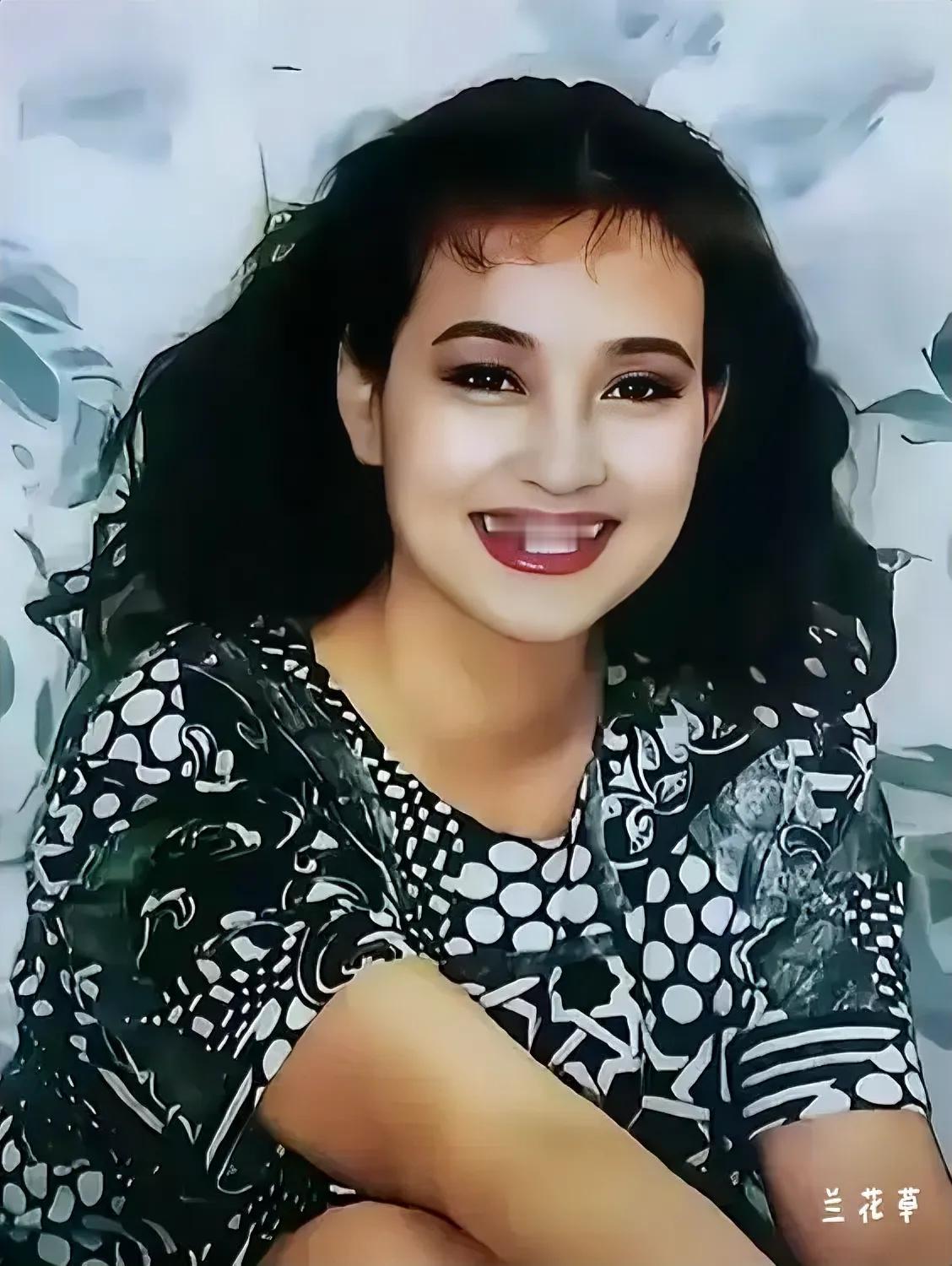 刘晓庆还有这样的照片，第一次见呢，很美。
乍看，还以为是日本演员松坂庆子呢。
强