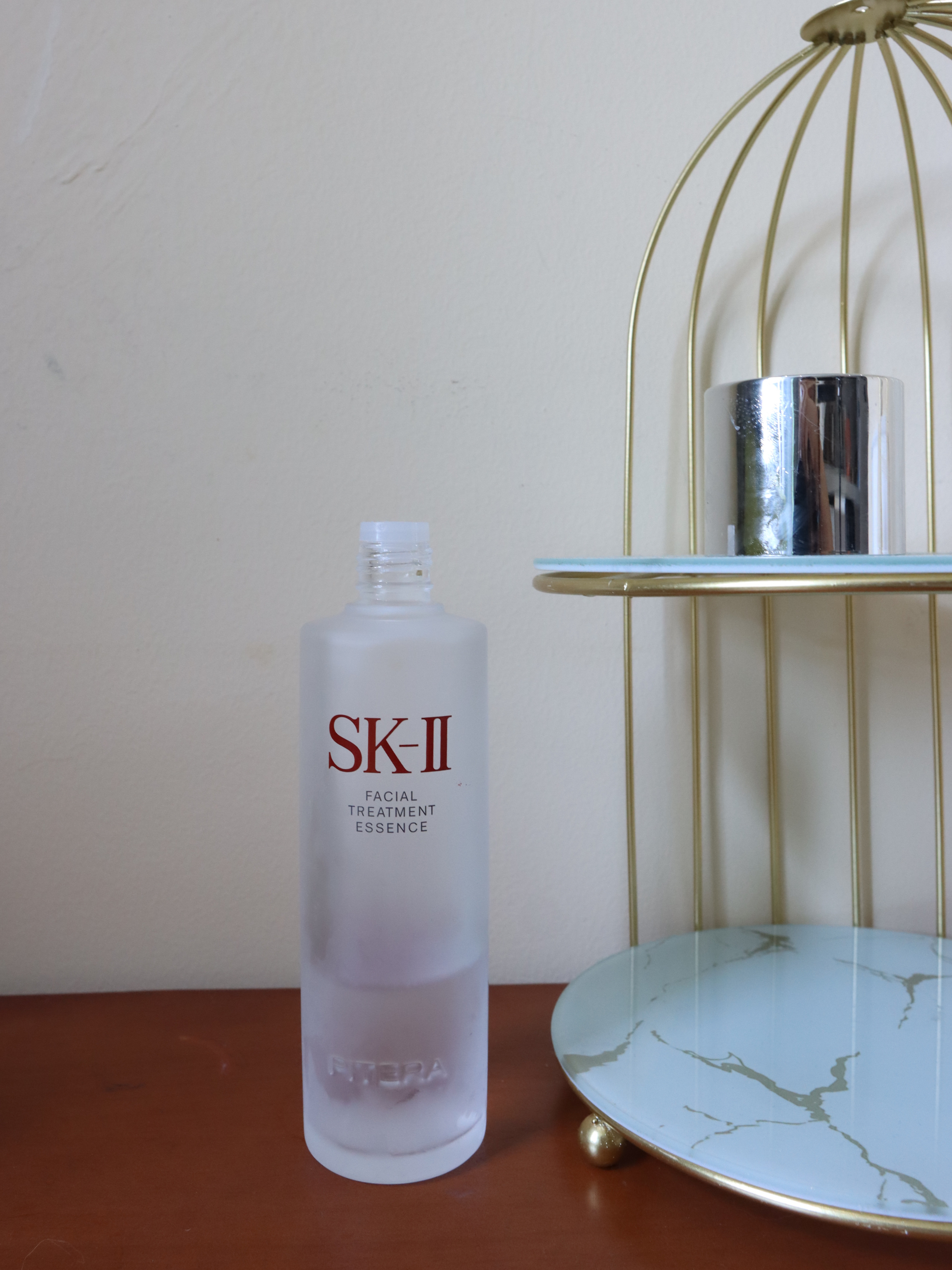 不愧是大厂选手，sk2神仙水里面的pitera成分，直接就解决了水油失衡问题，还