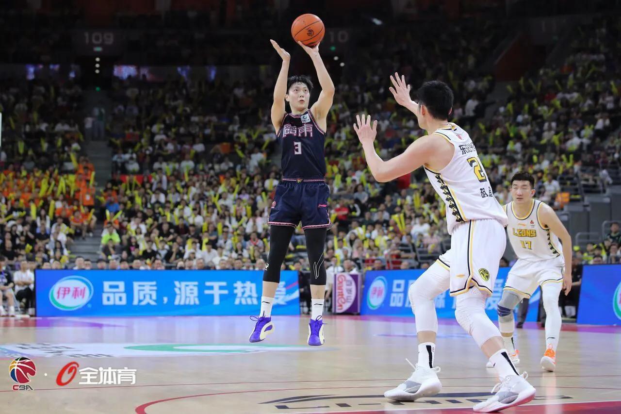 广东宏远男篮客场输球，这两点需要球队好好总结

1、球员需要控制好情绪
周琦被罚