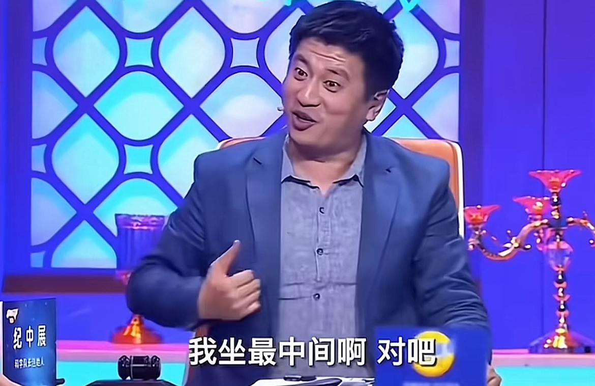 看惯了民间张雪峰，再看本尊，反而觉得有点不像了，众所周知张雪峰是绝对的草根出身，