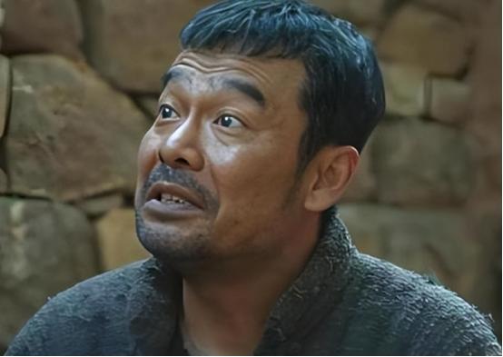 父亲是著名导演，他却“窝囊”几十年没人理，直到遇《生万物》才“大火”

 
演艺