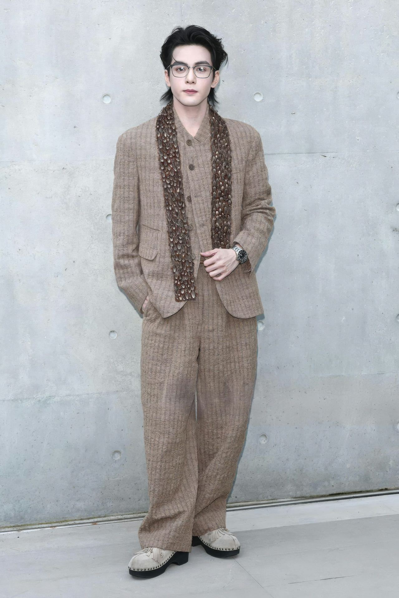 G社镜头下曾舜晞 生图比精修还绝是什么体验？看他就知道了！米兰街头随性一站就是画