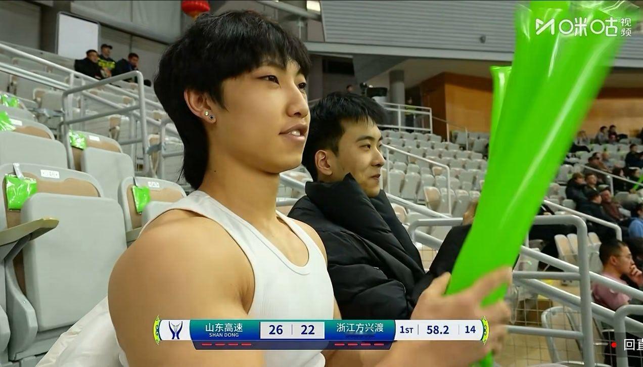 知道各位看比赛无聊，给你们看点土特产广告cba俱乐部杯