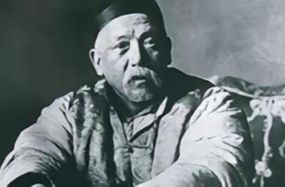 王铎：袁世凯为什么死得早？就是吃死的。
只要新奇，他就开口。只要营养丰富，他就吃