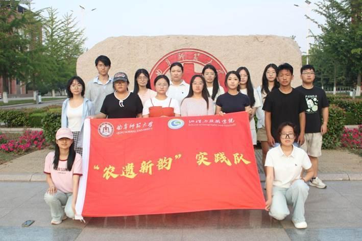 秦岭笑谈 山海绘乡韵，青年续画魂——山东高校学子走访日照非遗传承人乔诺调研农民画