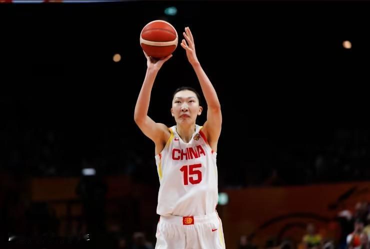 女篮世界杯1/4决赛赛况：
中国61-90不敌法国，四节比分分别为（20/25、