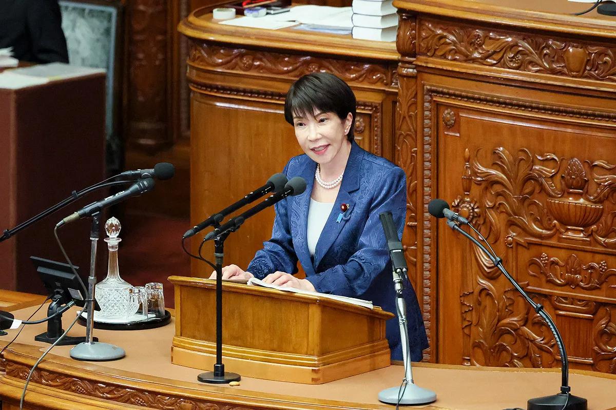 高市早苗在国会施政演说当中重提日中“战略互惠关系”，称呼中国为重要邻国，看似来了