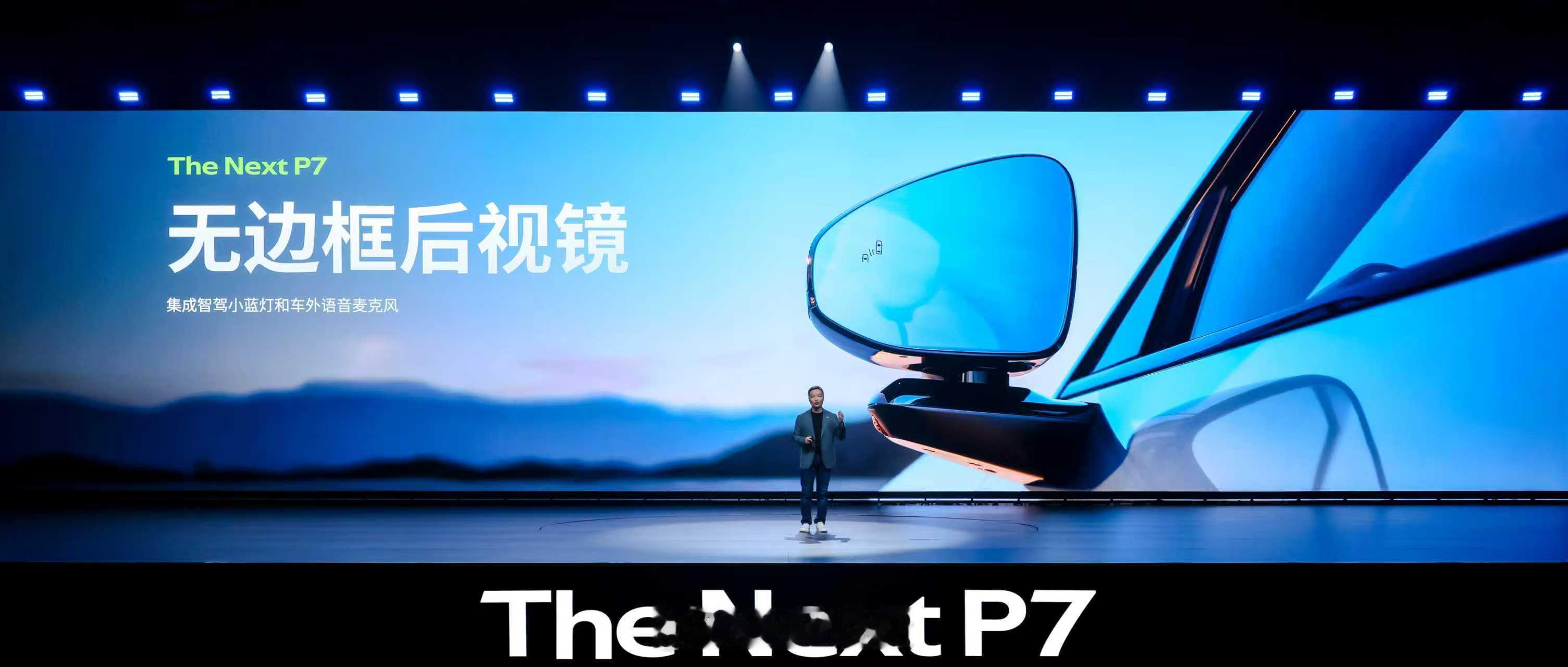 极简无边框后视镜、悬浮车顶、大掀背尾门、超薄电动尾翼增强车身曲线与运动姿态，还有