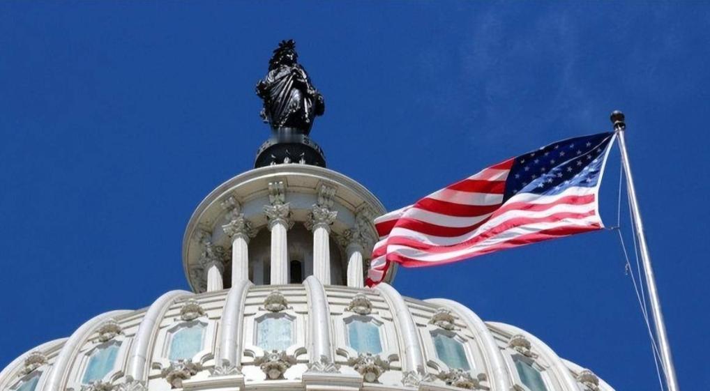 美教授抛出惊人观点：想要终结美国世纪？除非中国能再次回到明朝

麻烦看官老爷们右