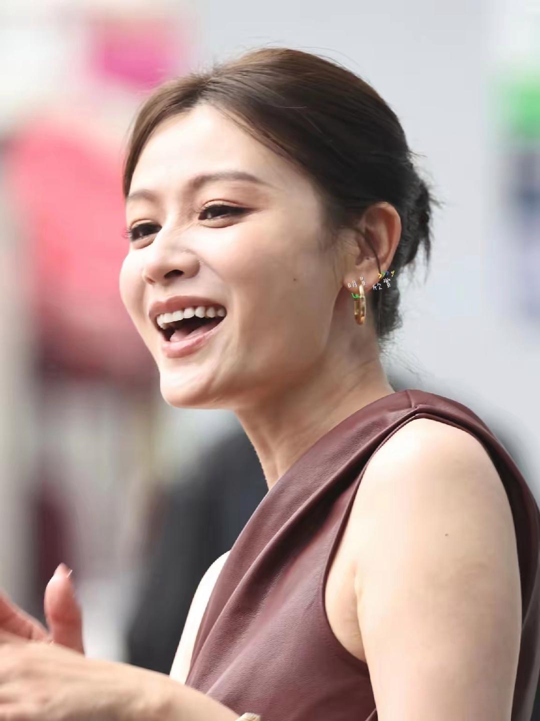 叶一茜参加浪姐的无修图曝光，身材好雷人，她说饿了三天，结果大肚腩还是那么明显，猛