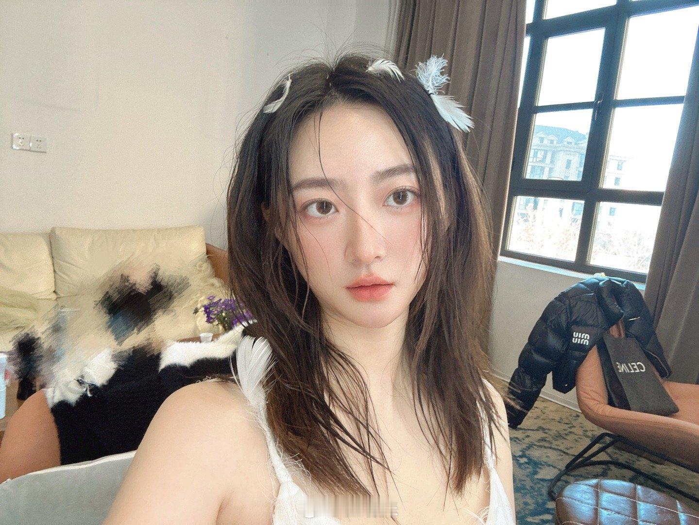 模特小佳重操旧业[加油] ​​​
