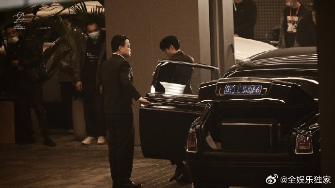 王鹤棣把时宴劳斯莱斯调过来 小互动甜度拉满，王鹤棣为白鹿安排劳斯莱斯，又搞笑又暖