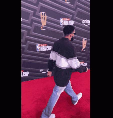 NBA杯赛总决赛不是，唐斯这个手！真的欠儿，不行摸啊！ 