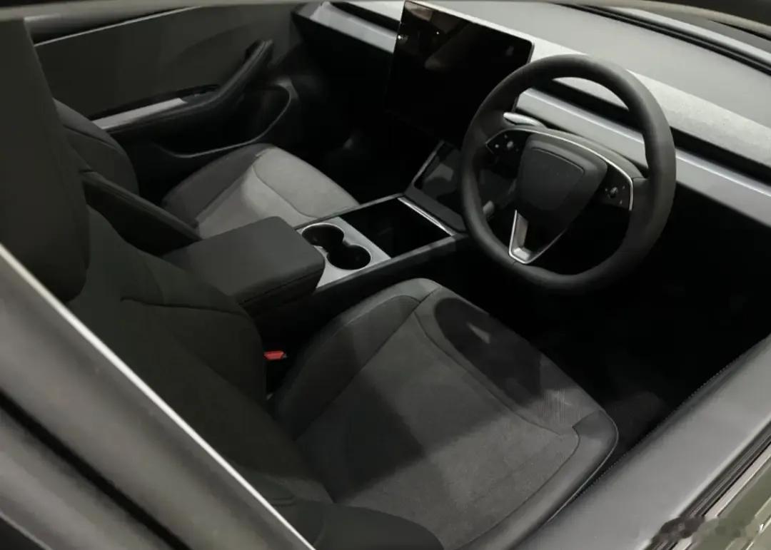 特斯拉推出“平价版Model 3”，8月底上市，值得买吗？早在2025年10月，