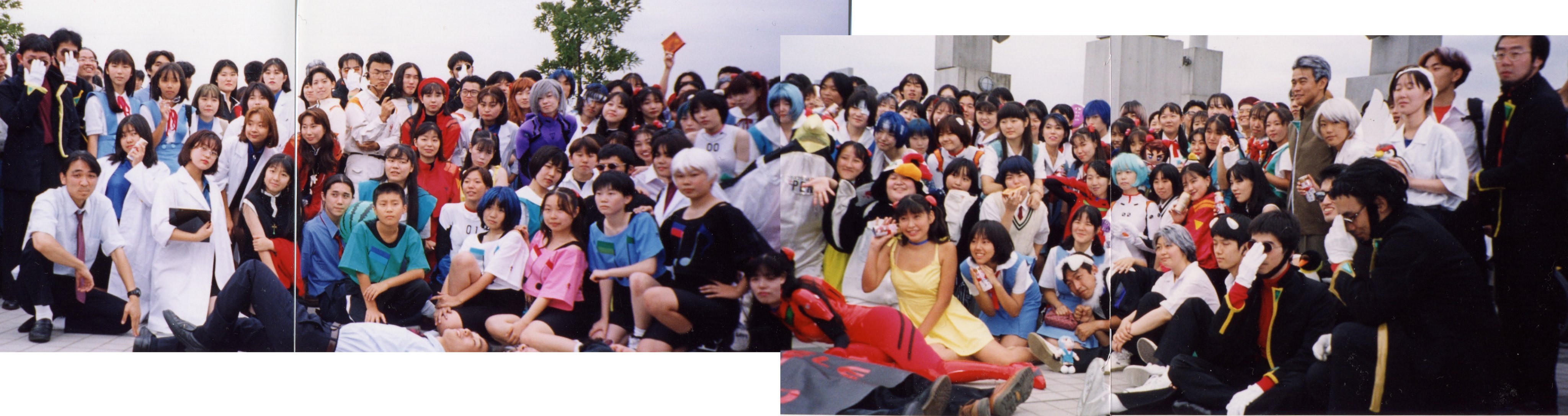 【来自投稿】《新世纪福音战士》的cosplay合影，来自日本1997年漫展Com