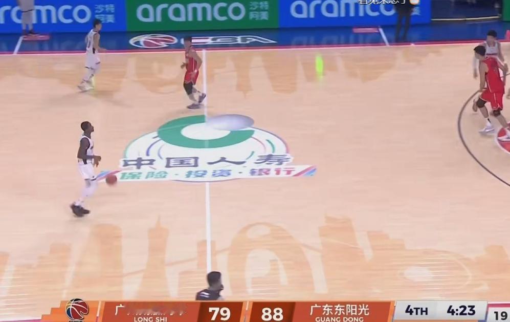都说央视解说不行，现在cba连咪咕都不转播了，抖音在转。
广东和广州的比赛，主持