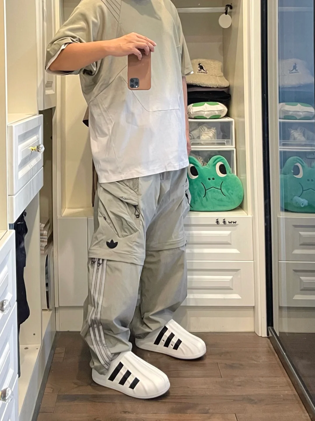 夏季沙色系｜洞洞鞋穿搭